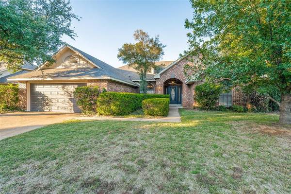 605 Gunnison Drive, Arlington, TX 76006