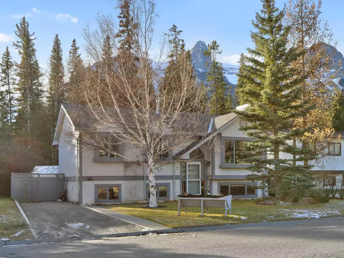 Canmore, AB T1W1S6,7 Larch Crescent