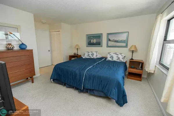 Lauderdale By The Sea, FL 33308,4900 N Ocean Blvd  #609