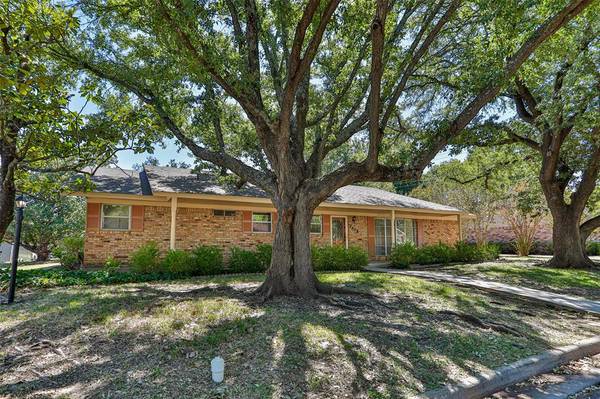 2028 Cypress Street, Gainesville, TX 76240