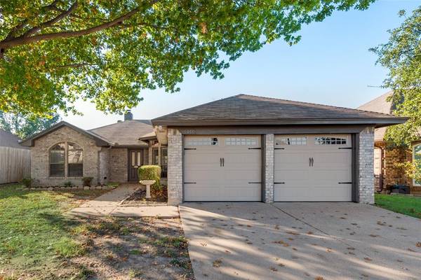 6040 Sundown Drive, Watauga, TX 76148