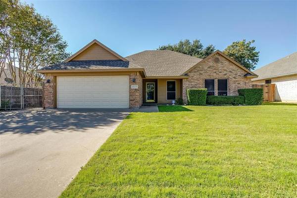 1127 Highcrest Drive, Burleson, TX 76028