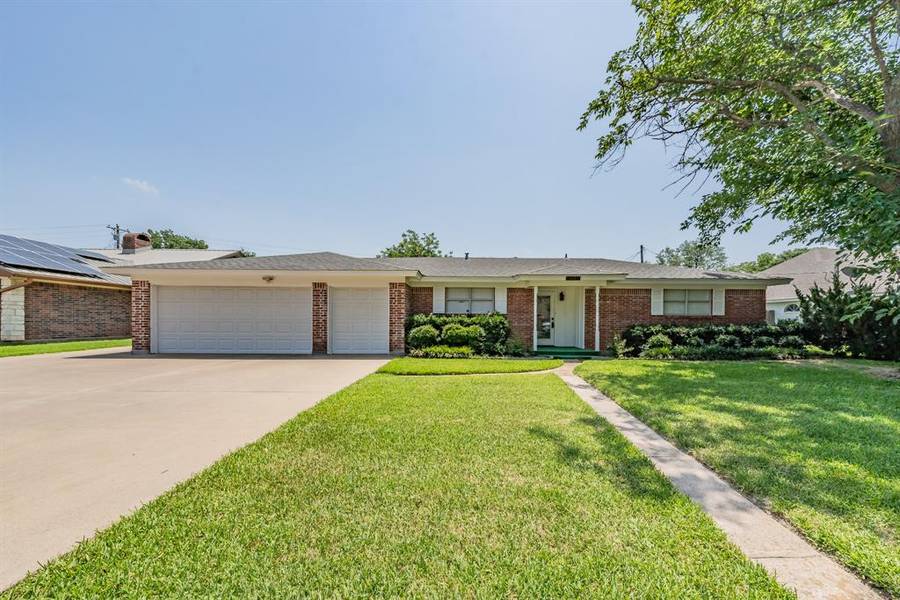 5716 Hondo Drive, De Cordova, TX 76049