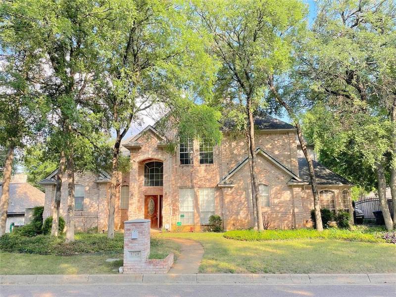 8720 Racquet Club Drive, Fort Worth, TX 76120