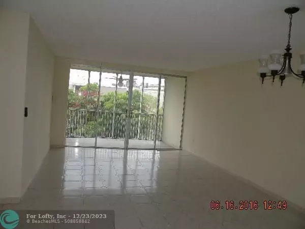 Miami, FL 33179,1690 NE 191st St  #411-1