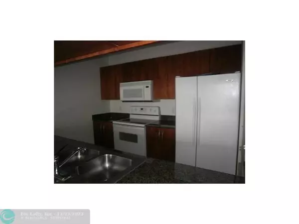 Miami, FL 33131,1200 Brickell Bay Dr  #2517