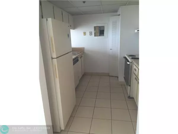 Miami, FL 33141,7601 E TREASURE DR  #2215