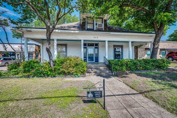 609 Ferris Avenue, Waxahachie, TX 75165