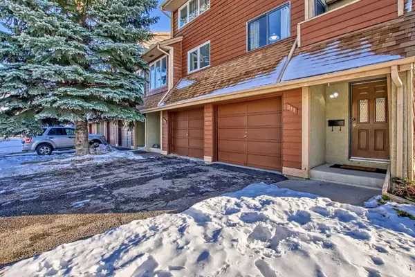 Calgary, AB T2W3L3,311 Woodvale CRES SW