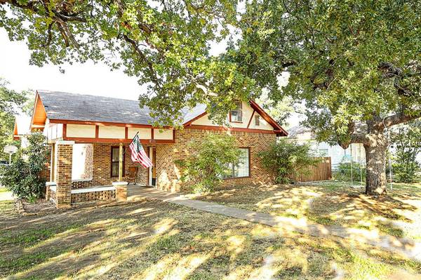 600 W Pecan Street, Bowie, TX 76230