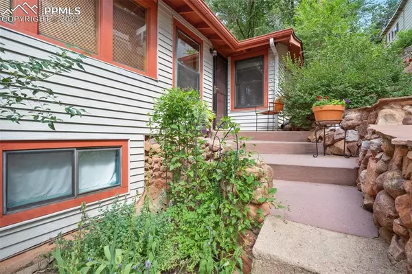 Manitou Springs, CO 80829,117 Pinon LN