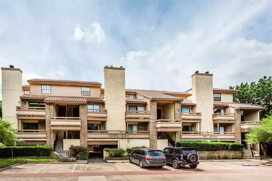 7640 W Greenway Boulevard #8L, Dallas, TX 75209