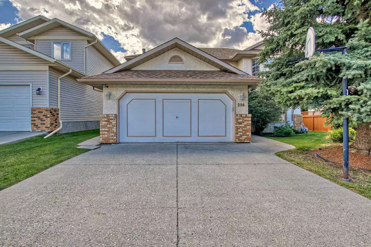 Calgary, AB T3A 4V9,296 Edgebank CIR NW