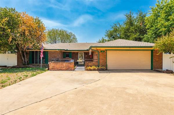 101 Crofton Court, Benbrook, TX 76126