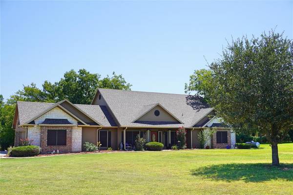 244 W Fox Creek Lane, Whitesboro, TX 76273