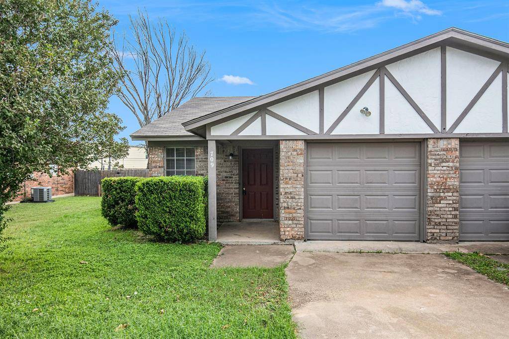 Burleson, TX 76028,709 Pleasant Manor Manor