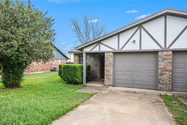 Burleson, TX 76028,709 Pleasant Manor Manor