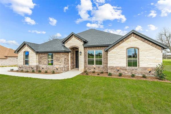 410 Walking Horse Drive, Stephenville, TX 76401