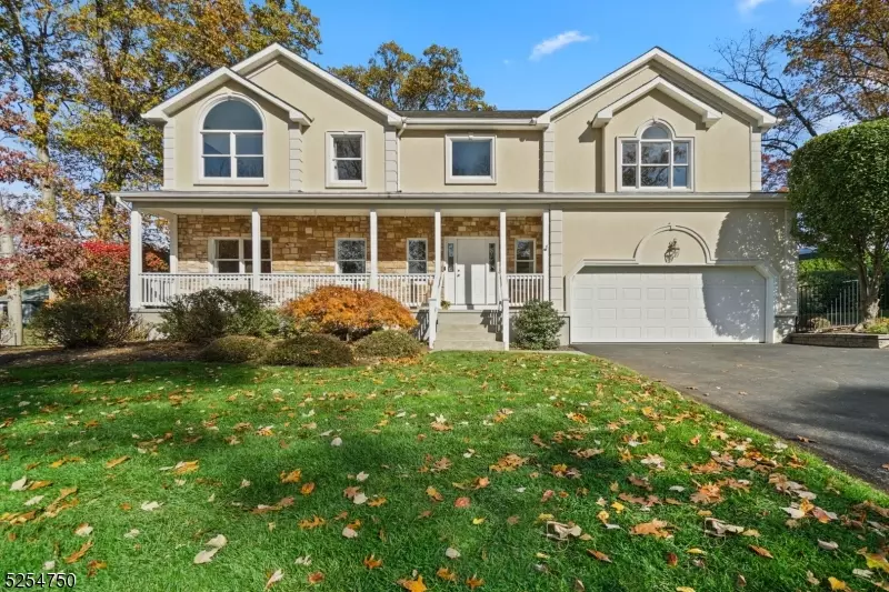 7 Coombs Ln, Midland Park Boro, NJ 07432