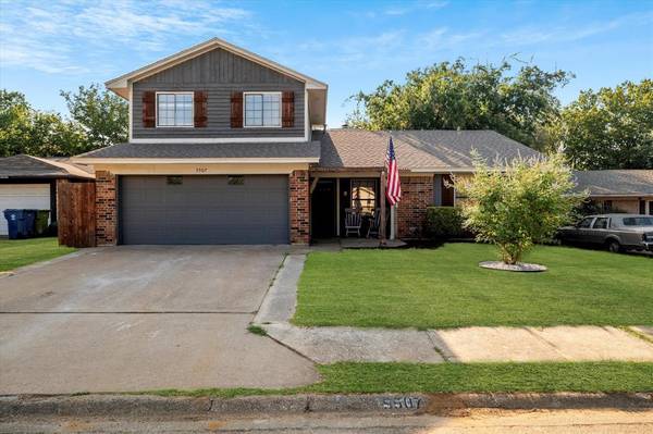 5507 Castle Court, Lake Dallas, TX 75065