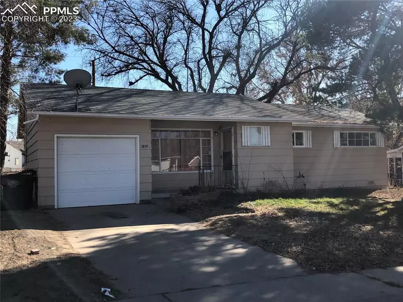 1804 Lark Bunting LN, Pueblo, CO 81001