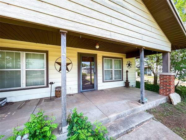 111 S 2nd Street, Knox City, TX 79529