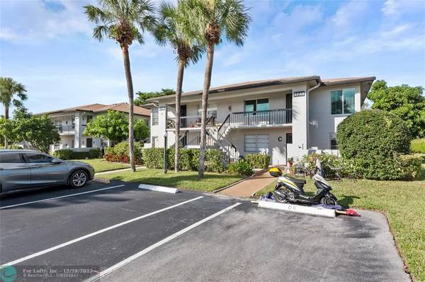 Delray Beach, FL 33484,5749 Phoenix Palm Court  #D