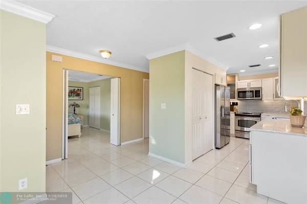 Delray Beach, FL 33484,5749 Phoenix Palm Court  #D