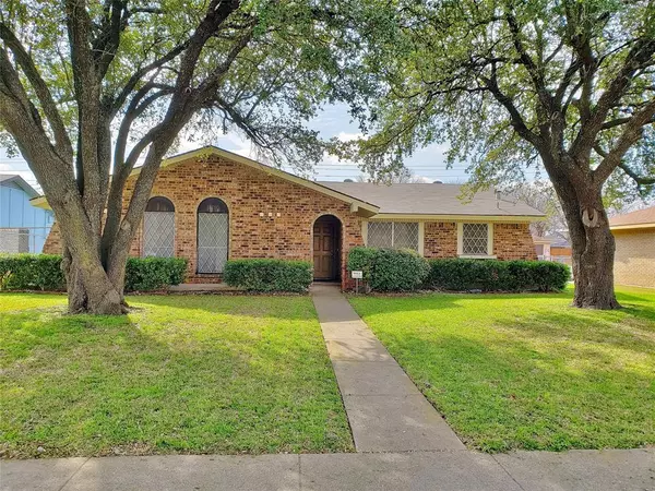 2752 Meadow Isle Lane, Dallas, TX 75237