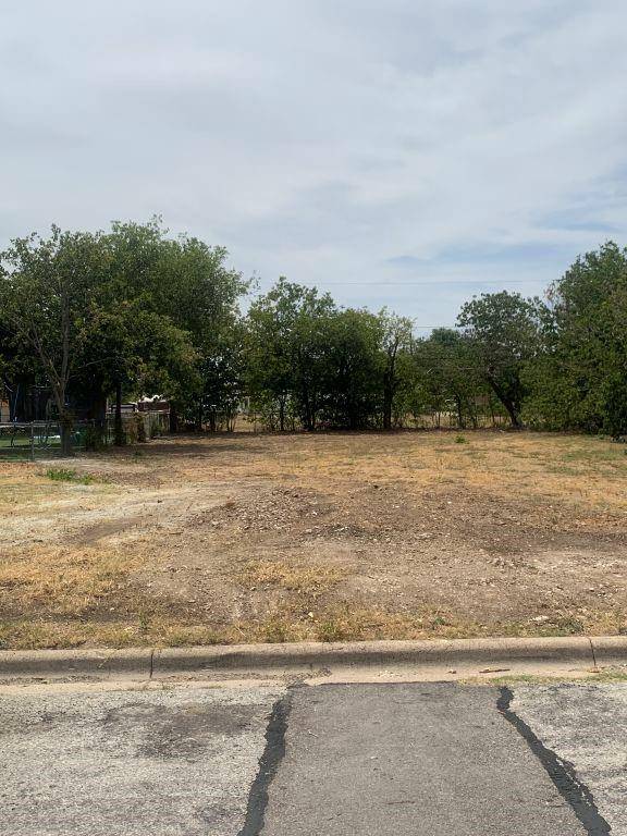 613 Hallvale Drive, White Settlement, TX 76108