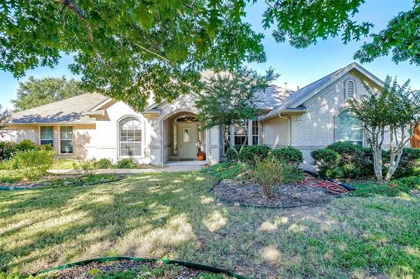 10724 Greenview Court, Benbrook, TX 76126