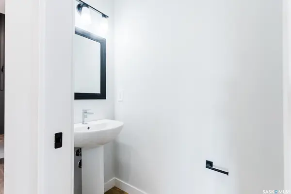 126 Chelsom BEND, Saskatoon, SK S7V 1R2