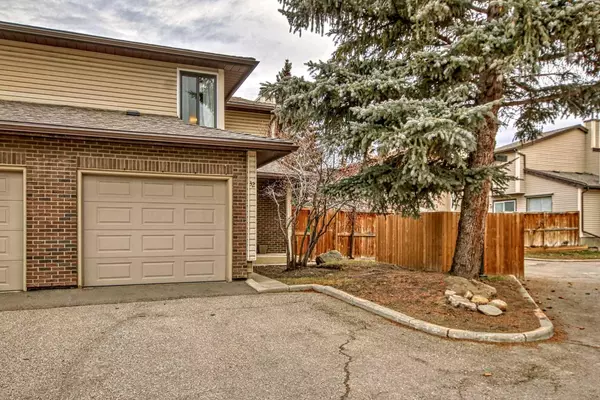 Calgary, AB T2W 3Z6,11333 30 ST SW #32