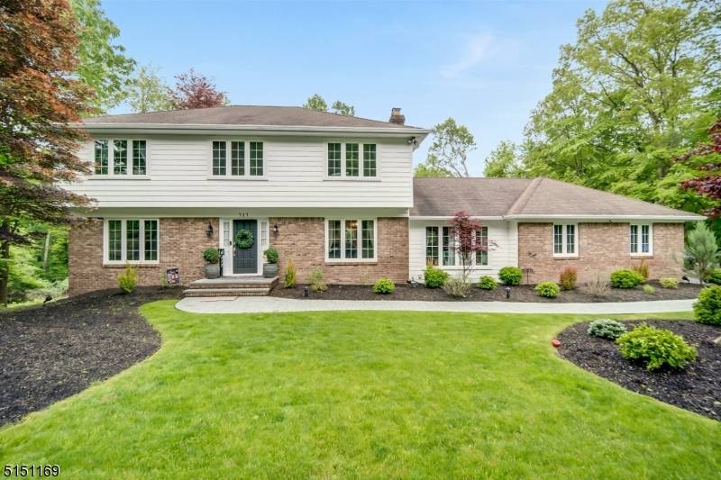 717 Natures Way, Franklin Lakes Boro, NJ 07417