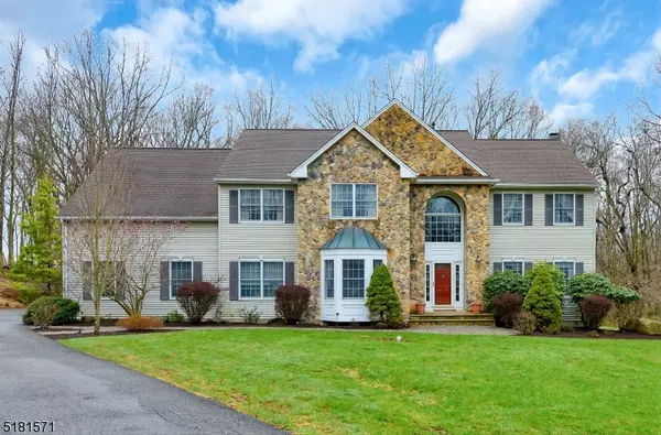 8 Nicole Ter, Lebanon Twp., NJ 08826