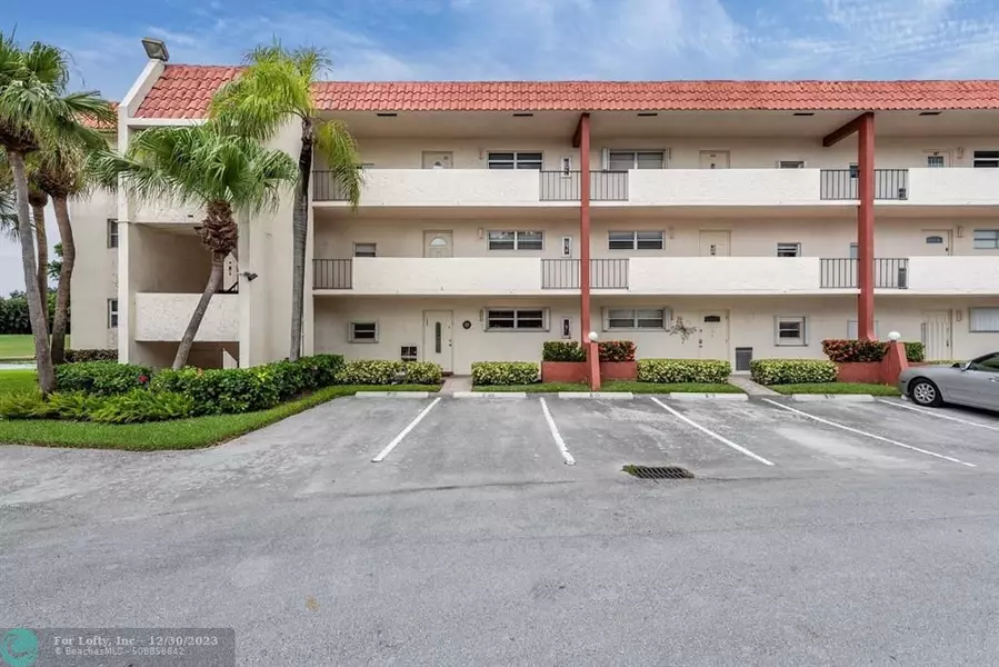 9611 N Hollybrook Lake Dr  #101, Pembroke Pines, FL 33025