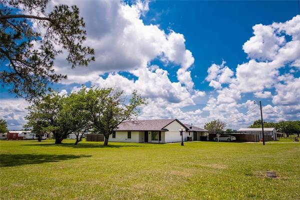 476 Gunter Road, Whitesboro, TX 76273