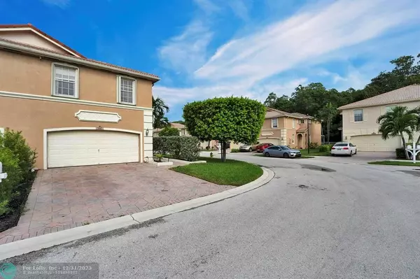 Coconut Creek, FL 33073,5197 Meadow Oaks Dr  #5197