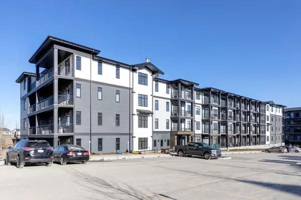 Calgary, AB T3R 2A9,40 Sage Hill WALK NW #302