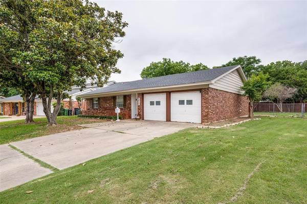 5437 Greenwood Way, North Richland Hills, TX 76180