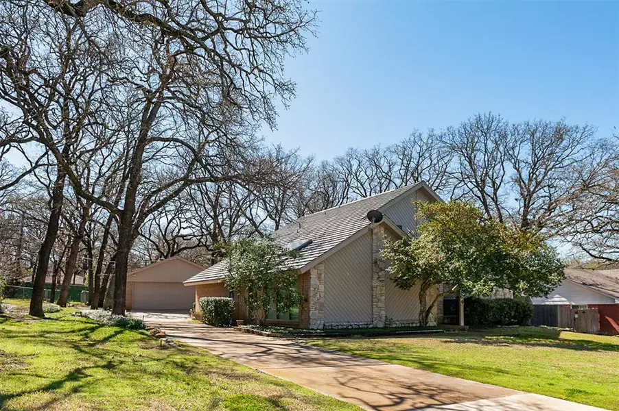 6104 Shorewood Drive, Arlington, TX 76016