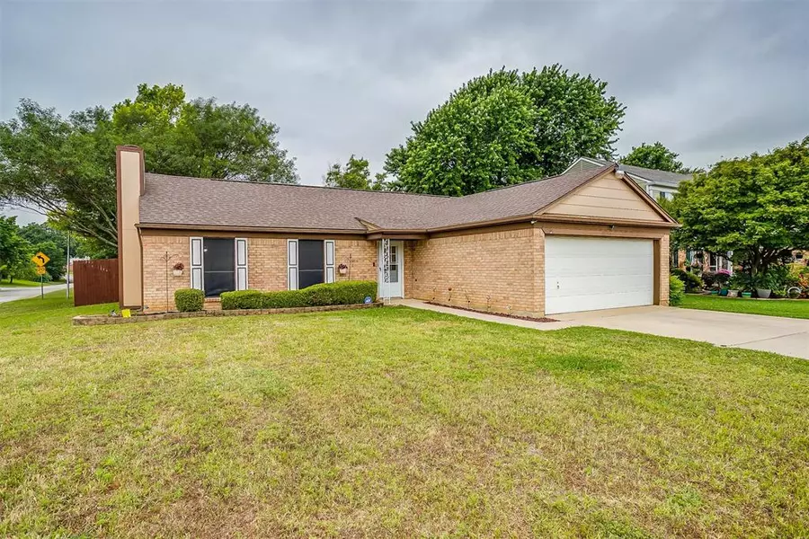 3906 Castlehill Court, Arlington, TX 76016