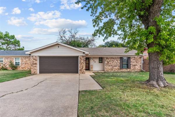 728 Bridle Avenue, White Settlement, TX 76108