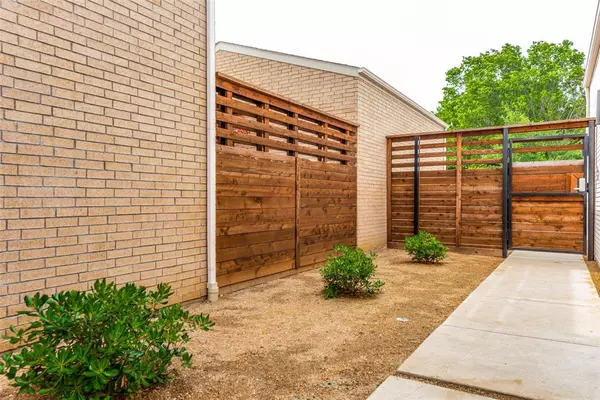 Dallas, TX 75229,3352 Walchard Court