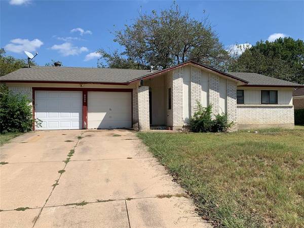 3229 Centennial Road, Forest Hill, TX 76119