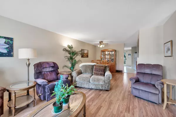 Red Deer, AB T4R 2E5,2821 Botterill CRES #9