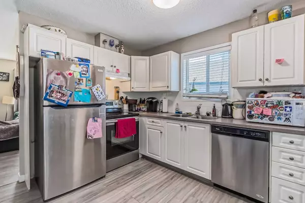 Airdrie, AB T4B 2N4,75 Canoe Close SW