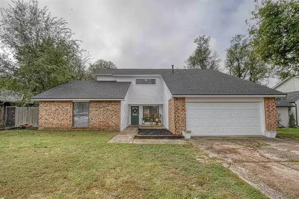 2108 Whiteoak Circle, Norman, OK 73071