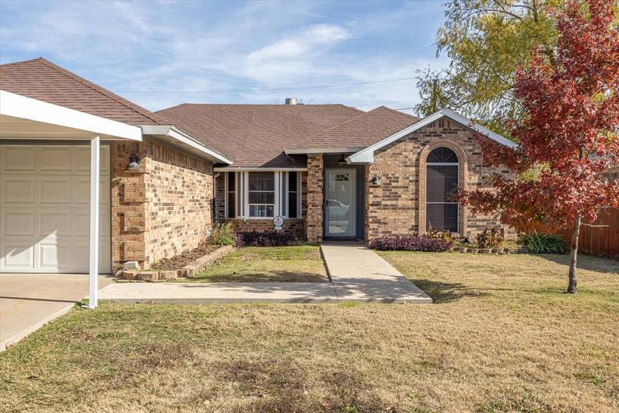 825 Minuteman Drive, Blue Mound, TX 76131