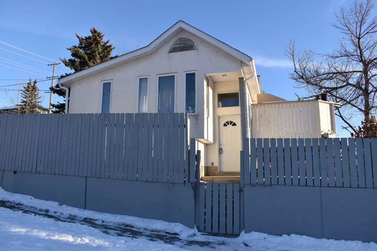 Calgary, AB T3B 0Y1,4640 22 AVE NW